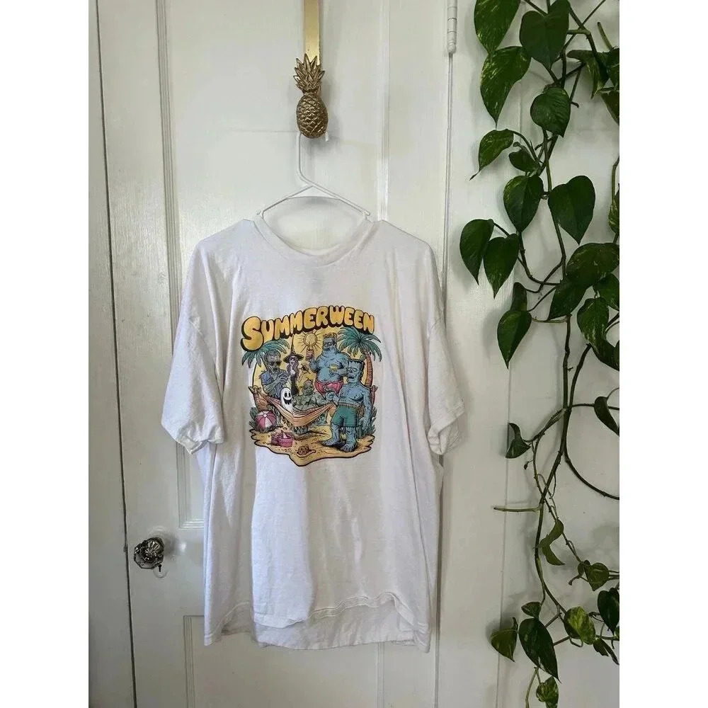 Gilden womenโs size 2X โ large SummerWEEN T-shirt